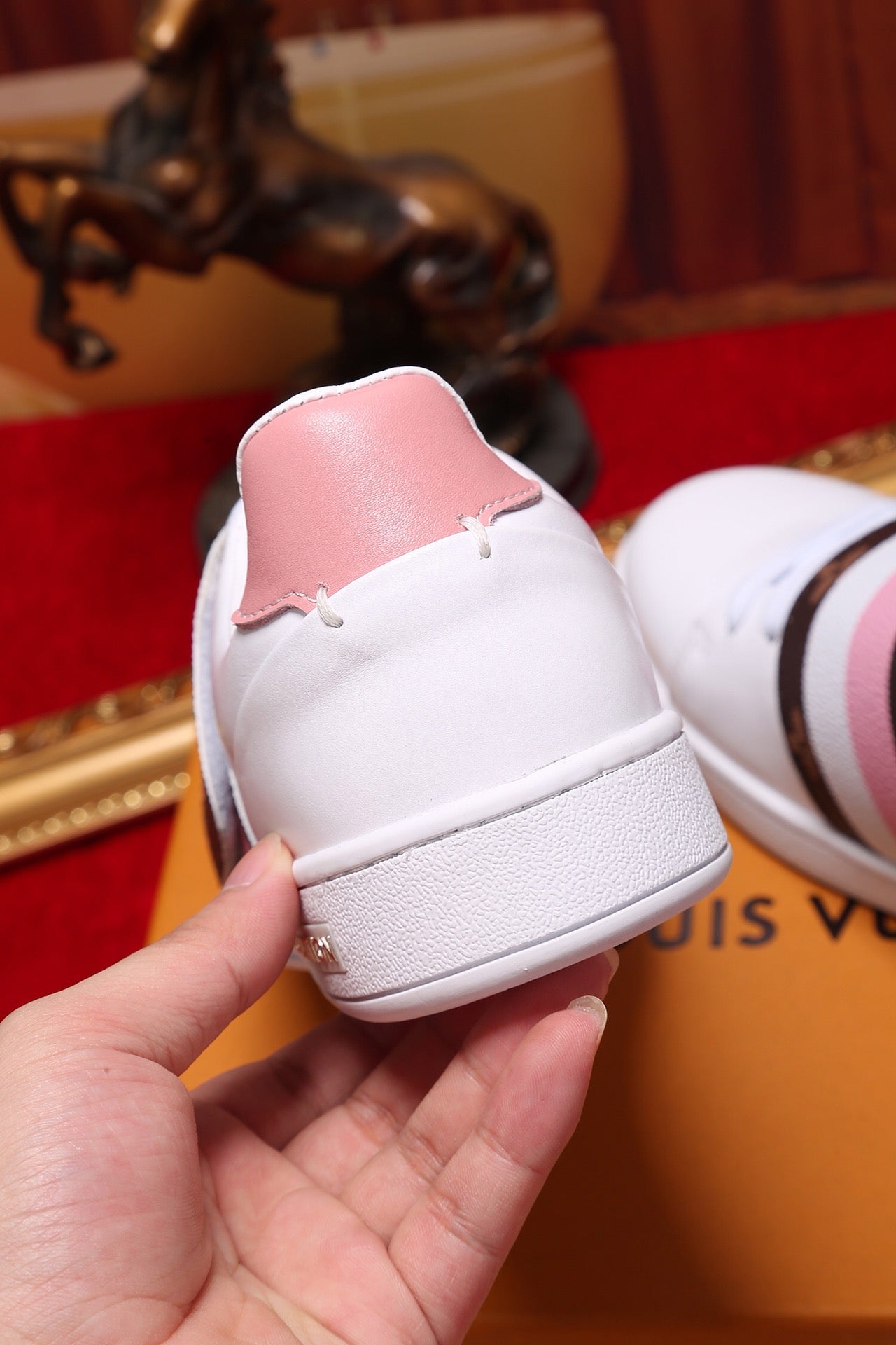 EI -LUV Font Row Pink Sneaker