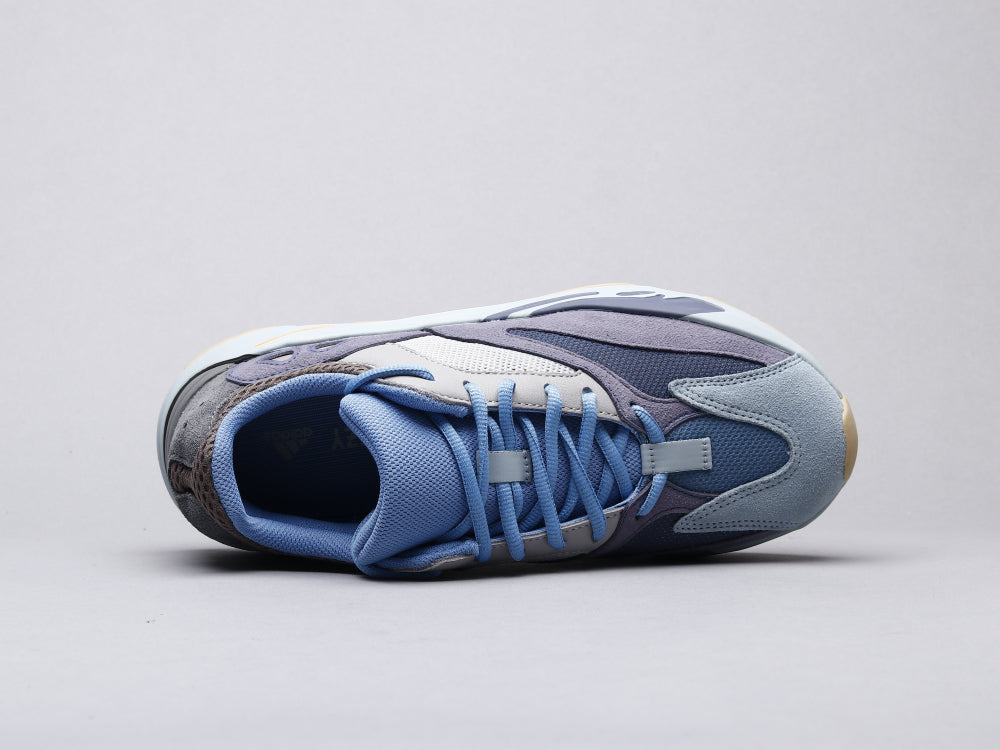 EI -Yzy 700 Carbon Blue Sneaker