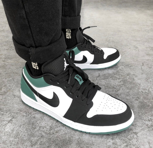 EI -AJ1 black and green toes