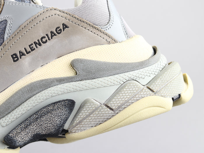 EI -Bla Triple S Grey Sneaker