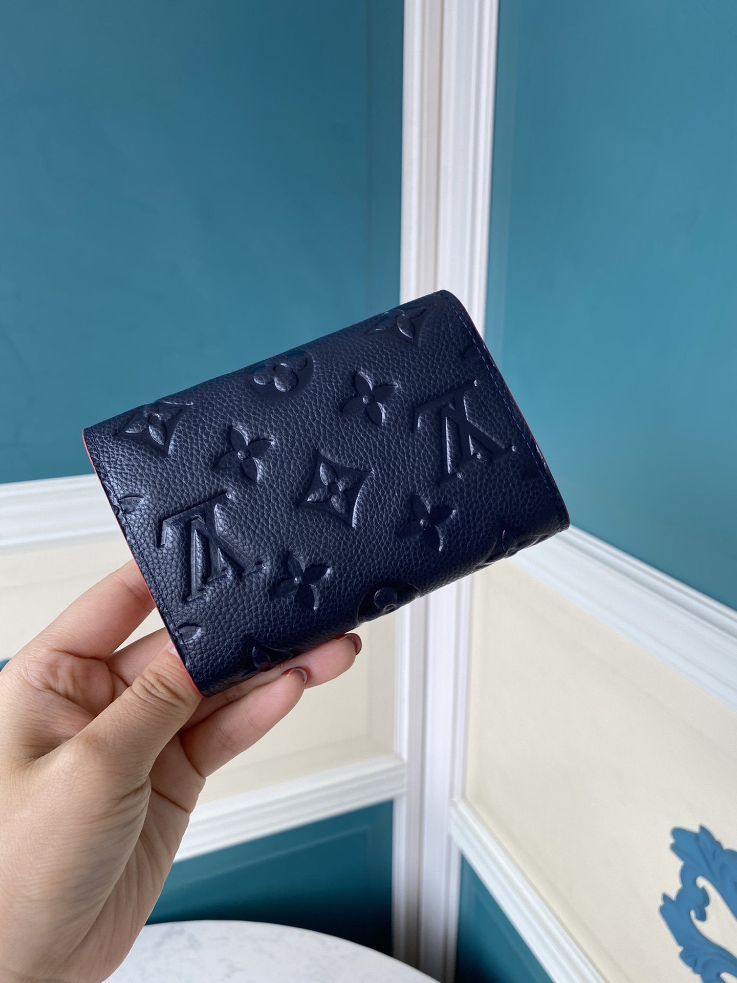 EI -New Wallets LUV 059