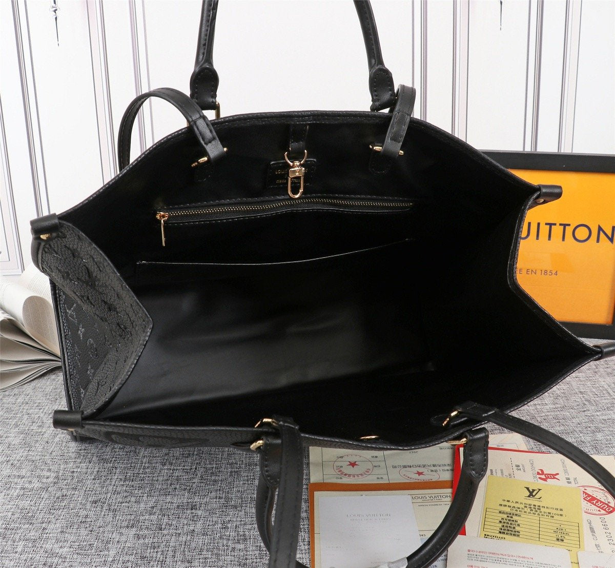 EI - Top Handbags LUV 296