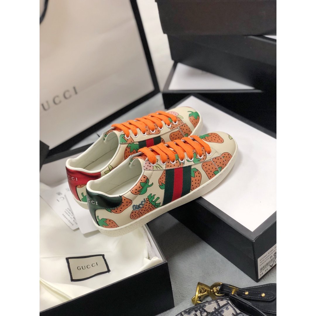 EI - GCI  ACE LEATHER SNEAKER WITH  STRAWBERRY 107