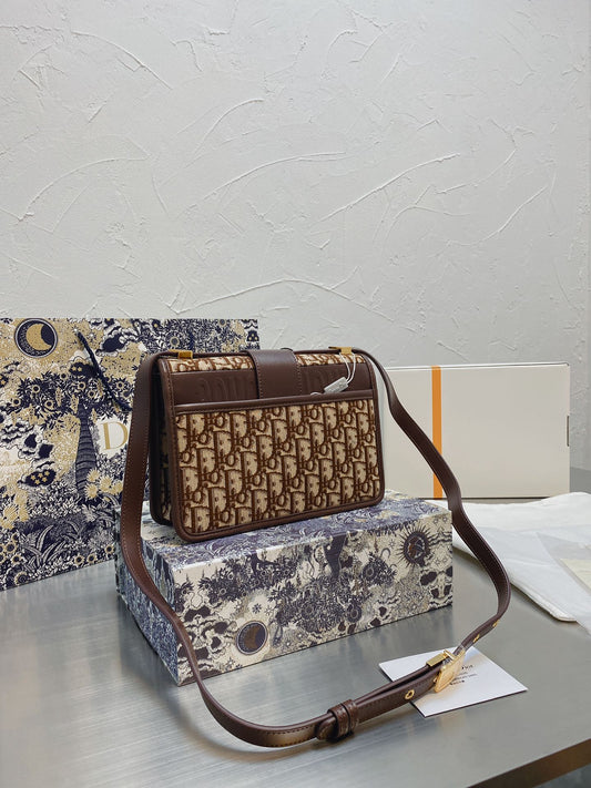 EI - Top Handbags DIR 059