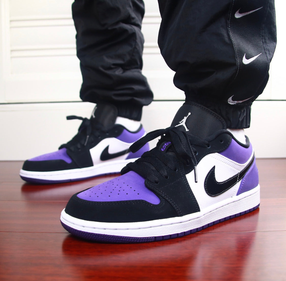 EI -AJ1 black and purple toes