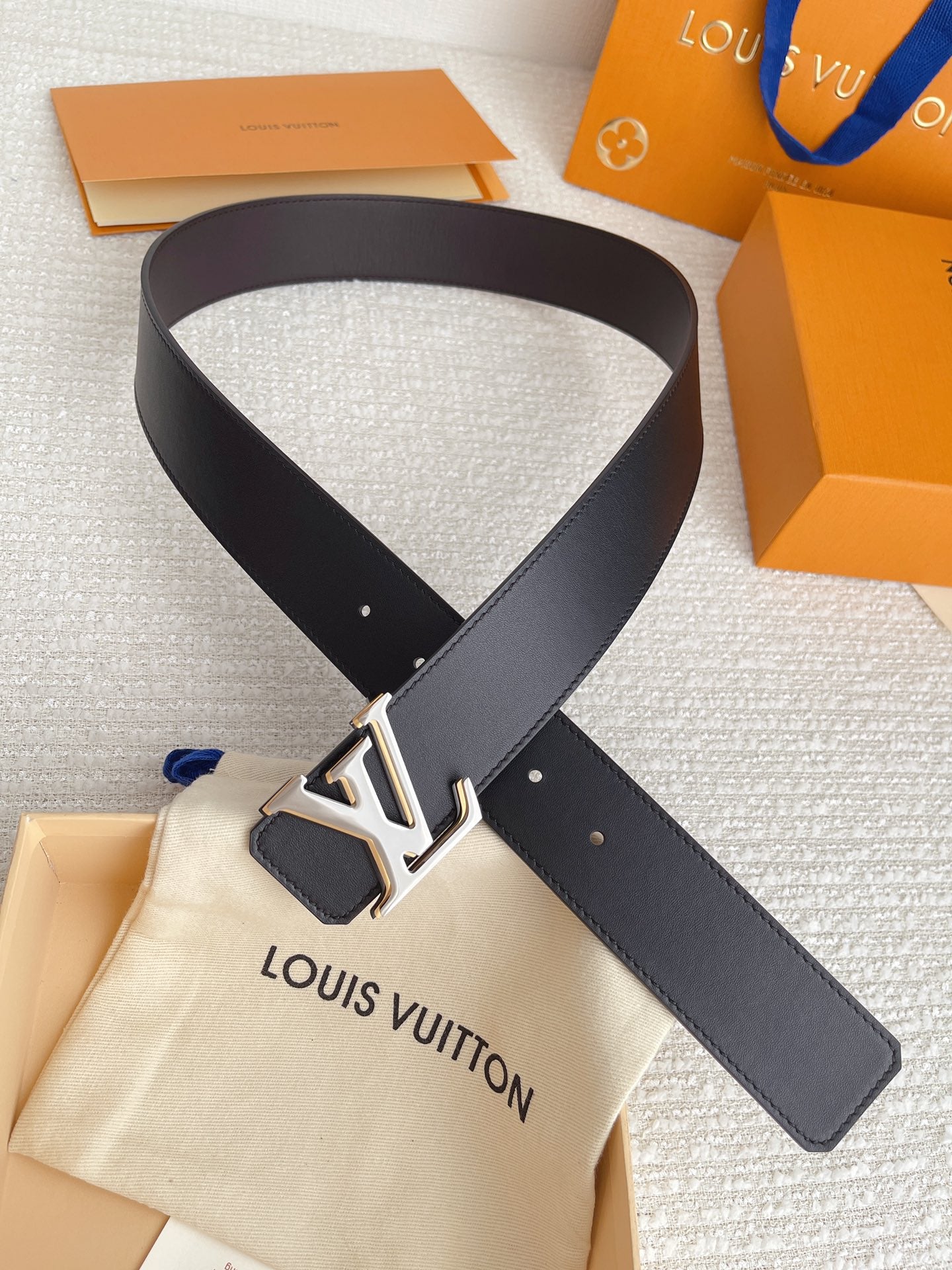 EI - Top  LUV  BELTS 030