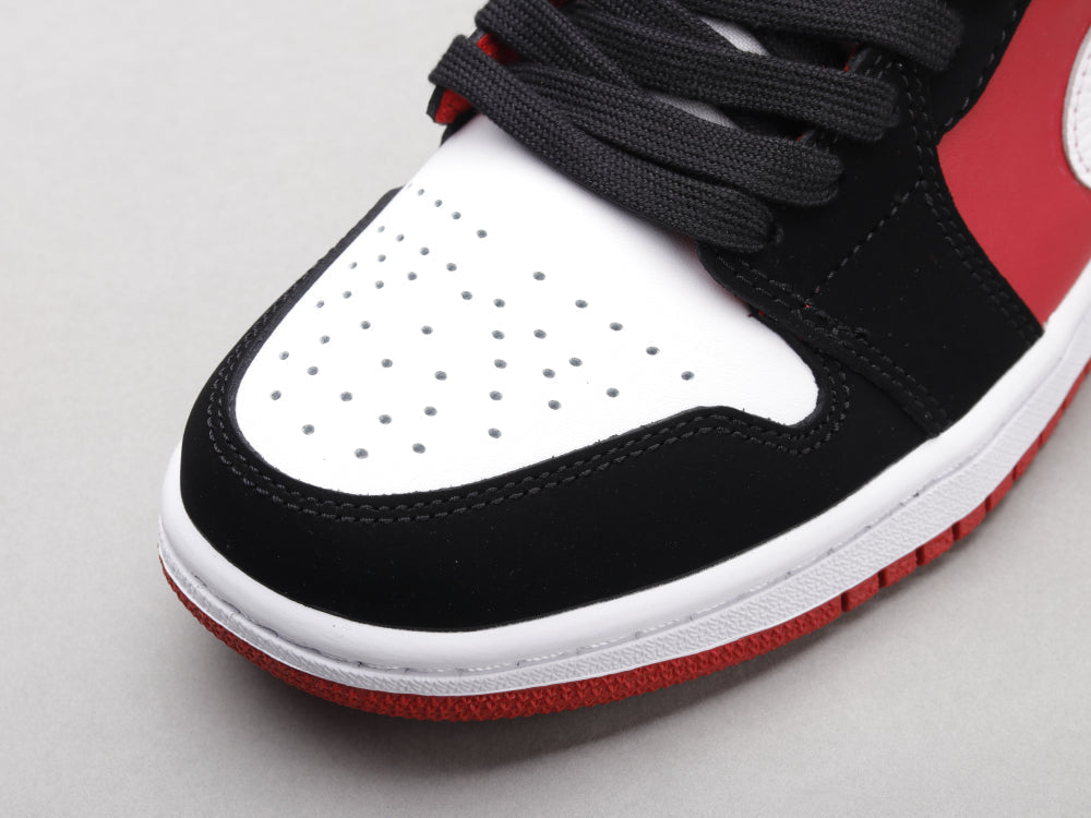 EI -AJ1 Chicago black and white red