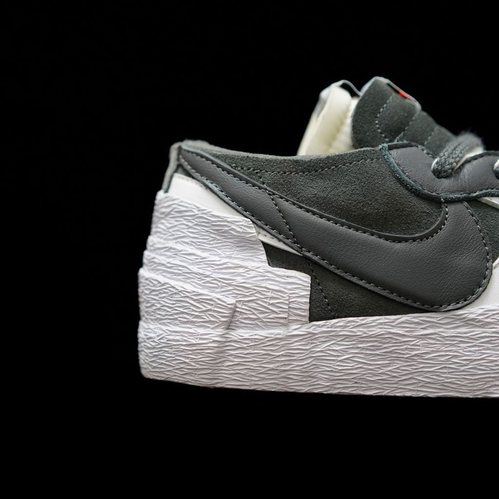 EI -Sacai x Blazer Low Black & White