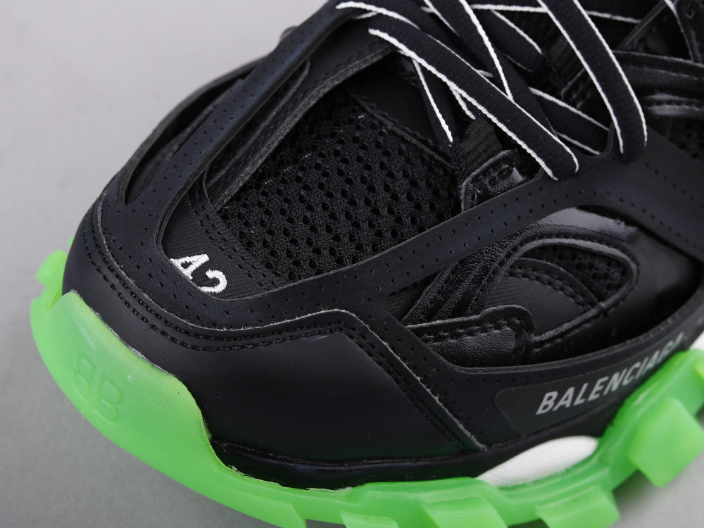 EI -Bla Track Three Generations Black Sneaker